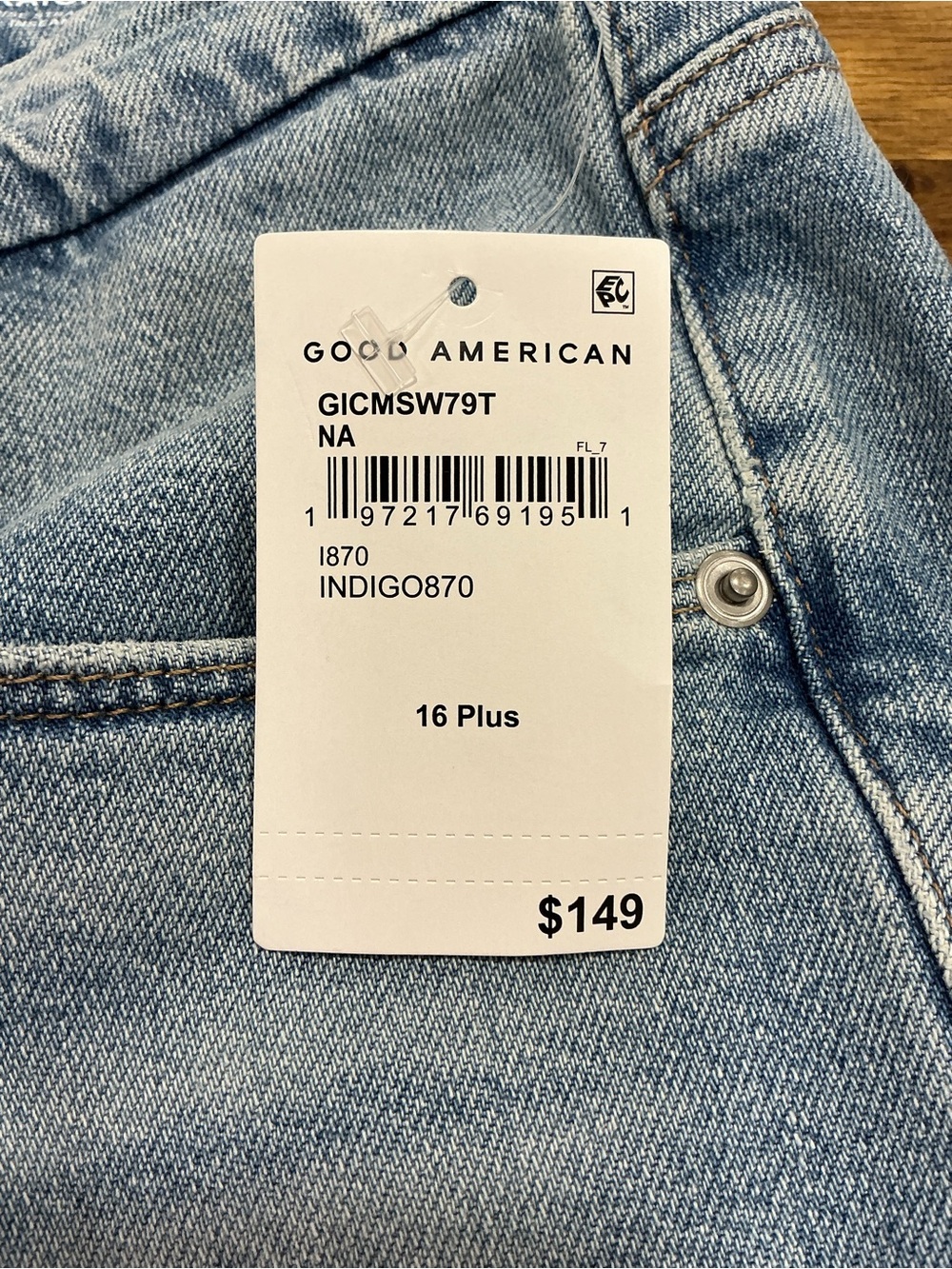 New with tags Good American Light Indigo Plus-Size Women’s Jeans size 16